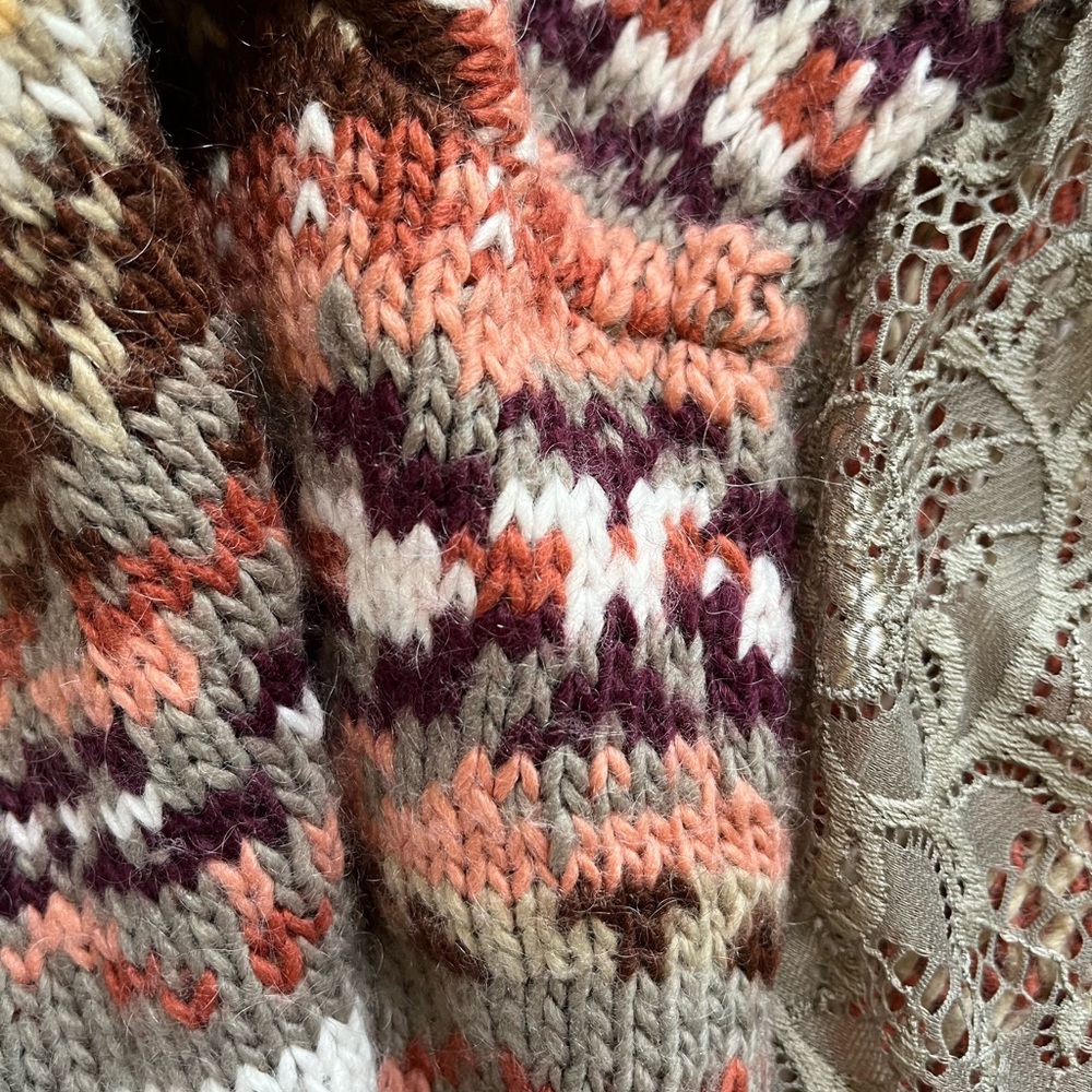 Women's Multicolor Patterned Sweater - Picture 6 of 8